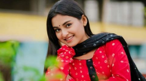 নাটকে ভেসে বেড়াচ্ছেন তটিনী