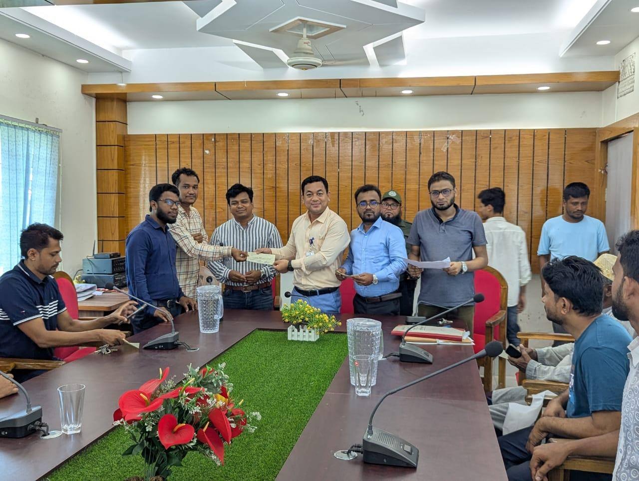সন্দ্বীপে সমাজসেবার ক্ষুদ্র ঋণ বিতরণ