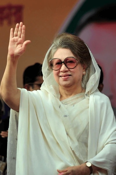 রাষ্ট্রনীতিতে খালেদা জিয়ার আগমন কিভাবে 