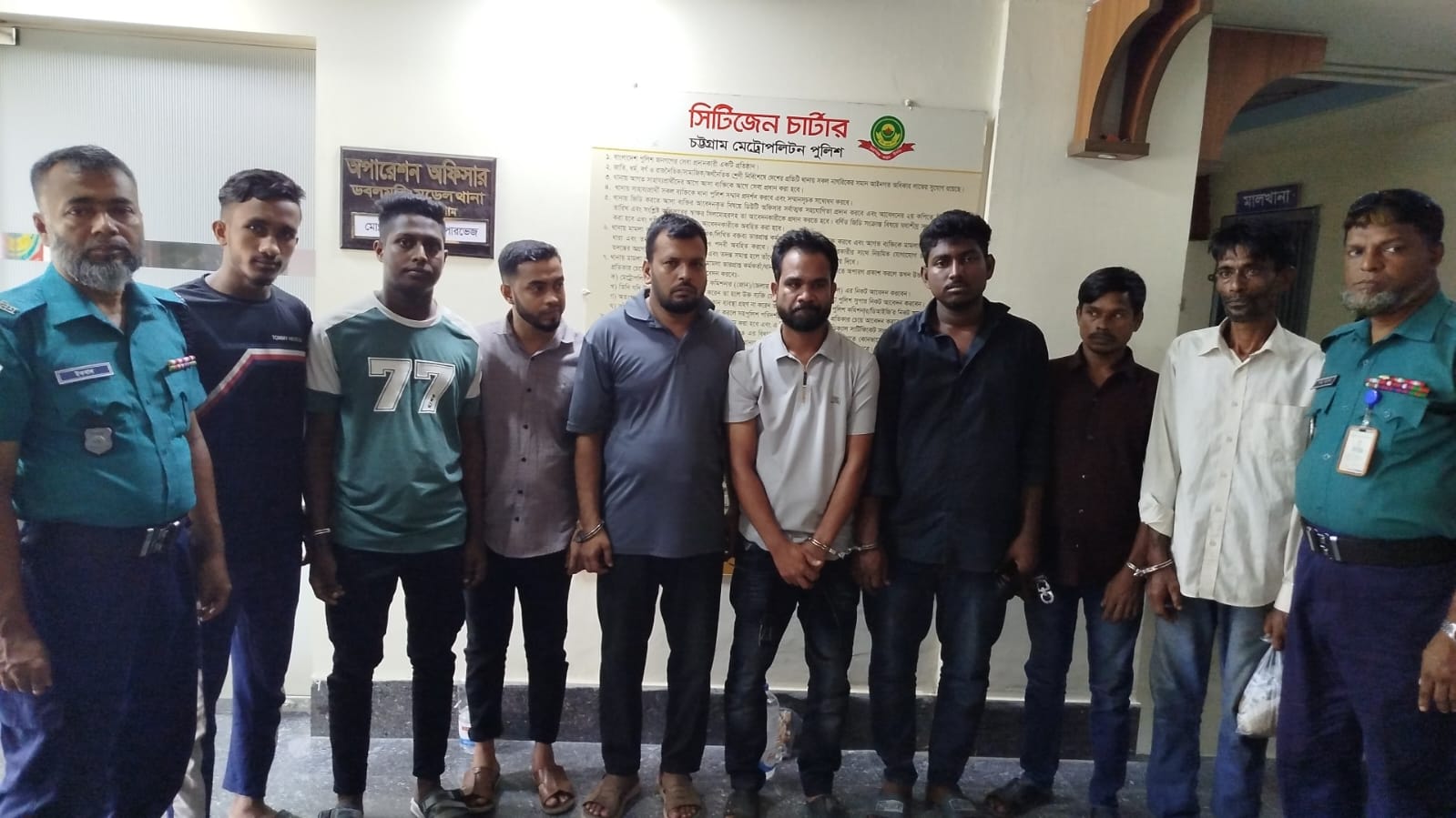 চট্টগ্রামে আওয়ামী লীগ, ছাত্রলীগের আট নেতাকর্মী গ্রে/ফ/তা/র