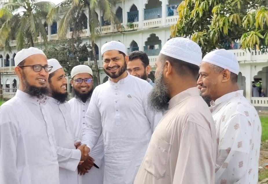সন্দ্বীপে অধ্যাপক আমজাদ হোসাইনের মাদ্রাসা পরিদর্শন