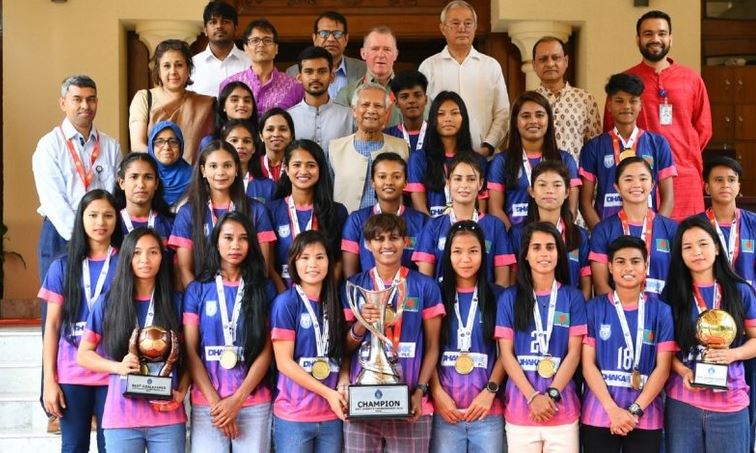 সাফ জয়ী দলকে সংবর্ধনা দিয়েছেন প্রধান উপদেষ্টা 