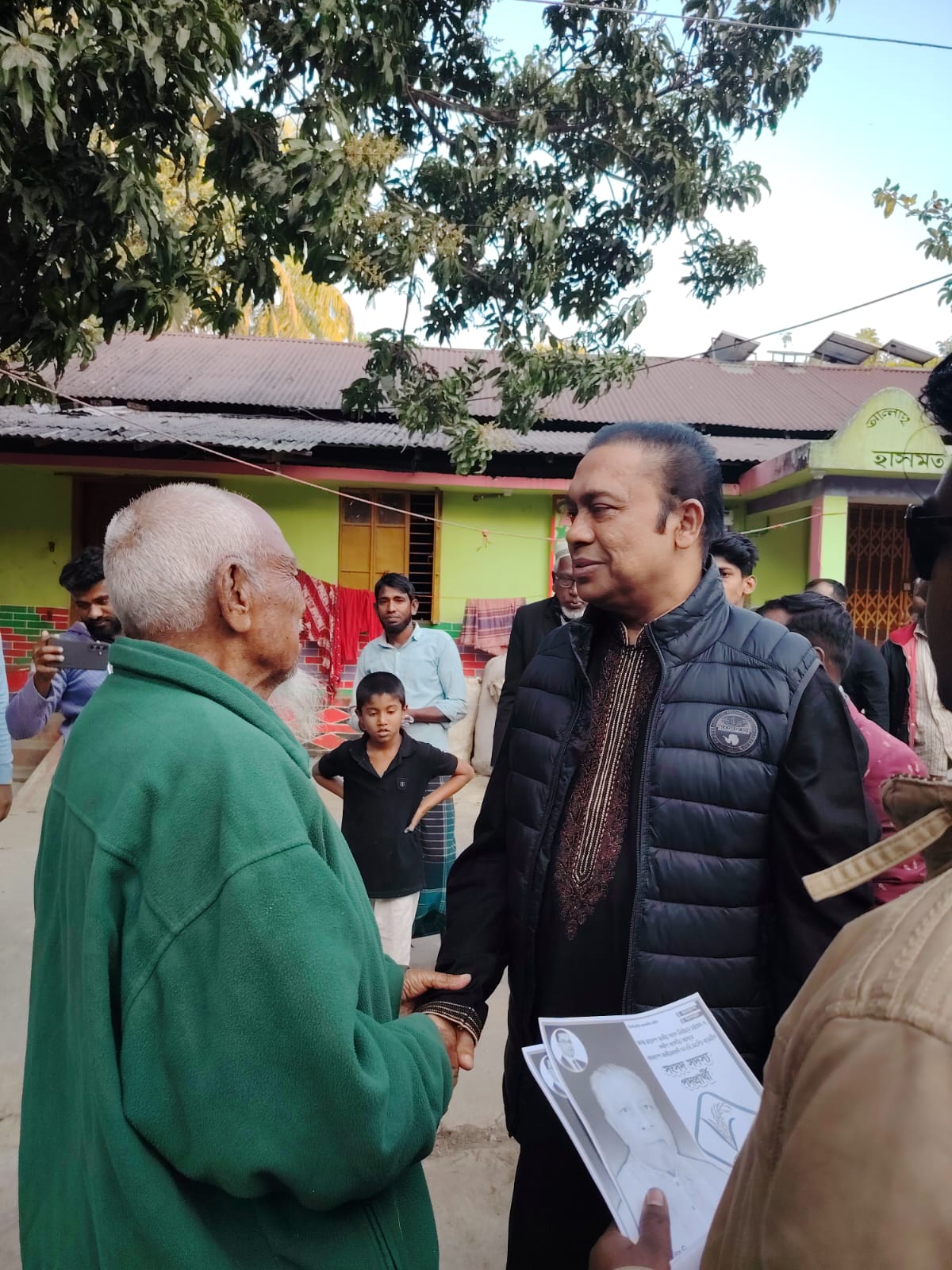 সন্দ্বীপে ধানের শীষের পক্ষে কেন্দ্রীয় নেতা মিল্টনের  বিএনপির ডোর টু ডোর প্রচারণা