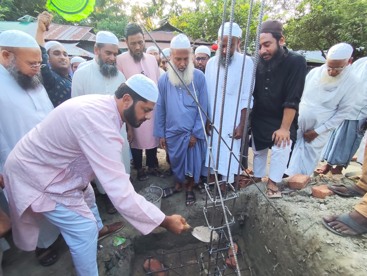 সন্দ্বীপে নৃশংস ঘটনায় নিহত শিশু আলীর পরিবারের জন্য নতুন ঘর আজ ভিত্তি প্রস্তর করলেন আমজাদ হোসেন