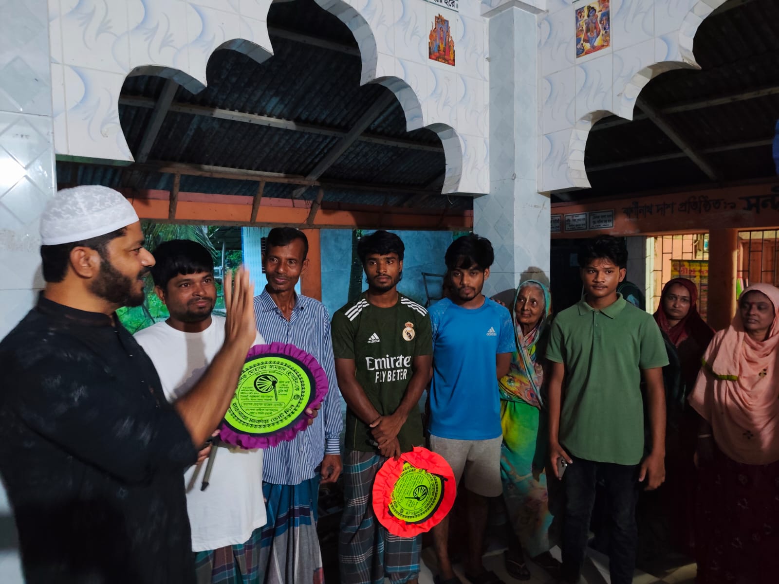  সন্দ্বীপে জগন্নাথ মন্দির পরিদর্শনে অধ্যাপক আমজাদ হোসাইন