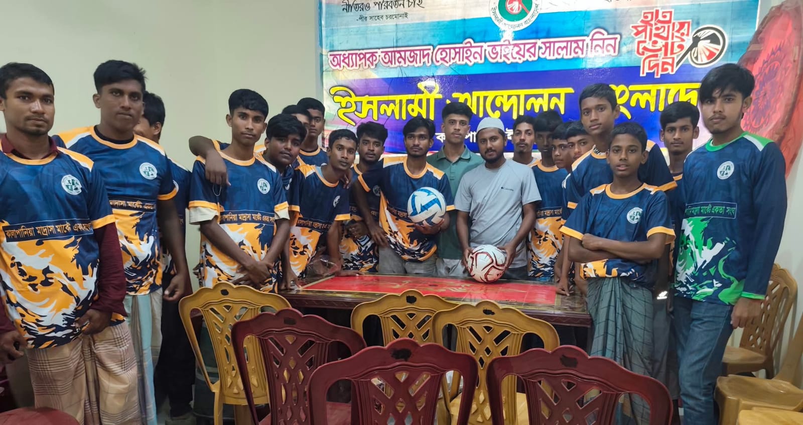 খেলাধুলায় তরুণদের পাশে আমজাদ হোসেন