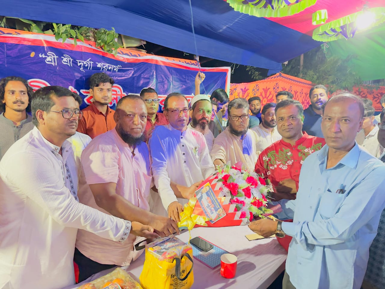 সন্দ্বীপে মহা নবমীতে বিএনপি নেতা মিল্টনের উদ্যোগে শুভেচ্ছা ও উপহার বিতরণ 