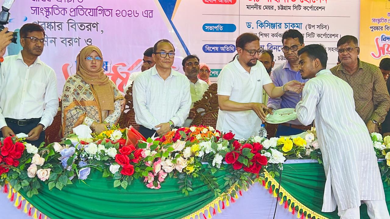 মেধাবী শিক্ষার্থীদের দেশ গঠনে এগিয়ে আসতে হবে: মেয়র ডা. শাহাদাত 