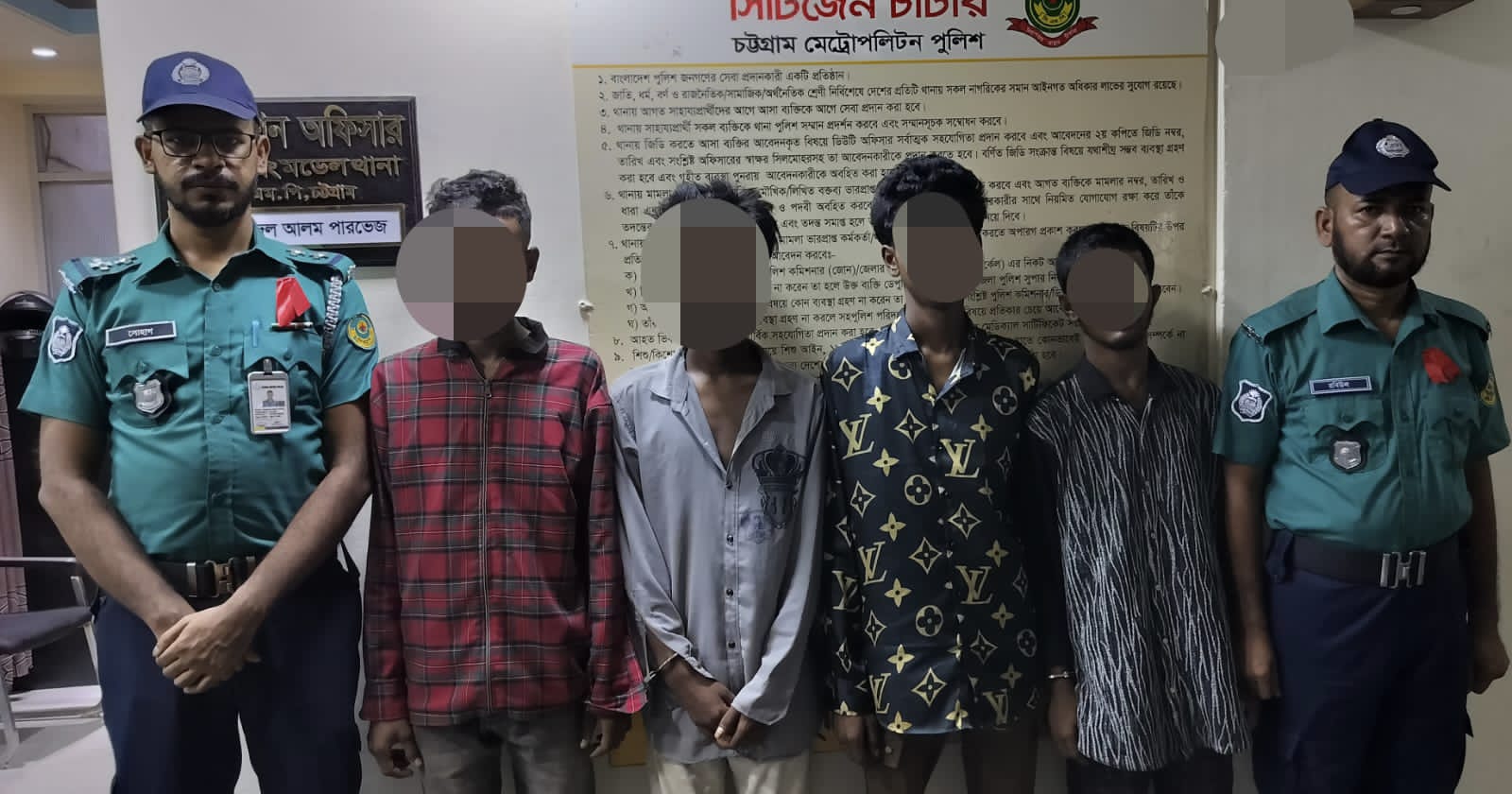 ছিনতাই হওয়া সিএনজি উদ্ধার, চার সদস্যের চক্র গ্রেপ্তার 