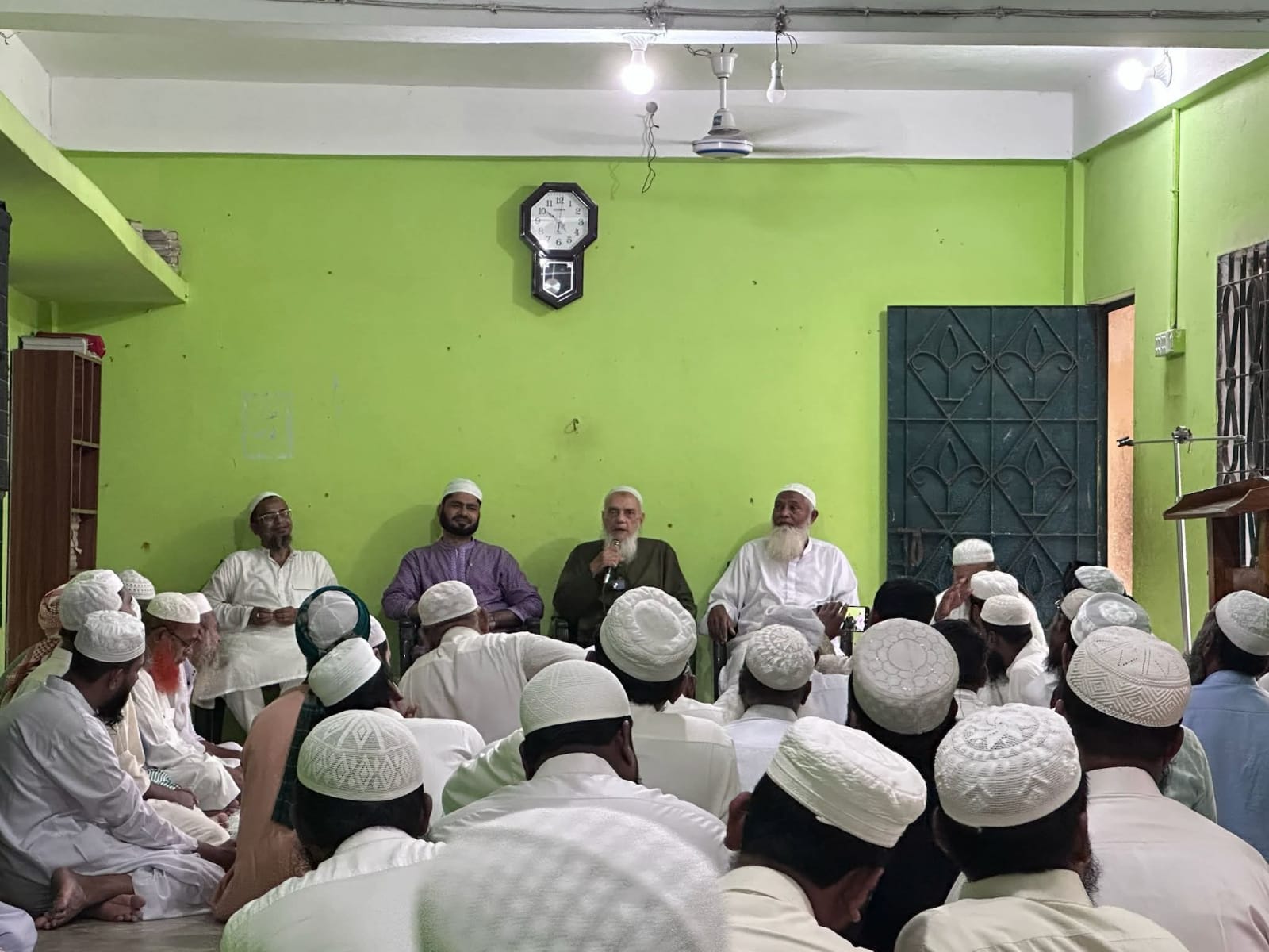 ইত্তেহাদুল মাদারিসিল কওমিয়া উলামায়ে কেরামের সাথে সৌজন্য সাক্ষাতে অধ্যাপক আমজাদ