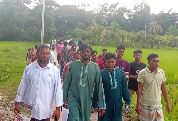 ইঞ্জিনিয়ার বেলায়েত হোসেনের সৌজন্যে মগধরায় ধানের শীষের পক্ষে লিফলেট বিতরণ