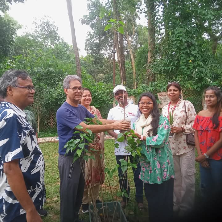 মিরসরাই সোনাপাহাড়ে বৃক্ষরোপণ কর্মসূচি অনুষ্ঠিত – এশিয়ান ইউনিভার্সিটি ফর উইমেনের ব্যতিক্রমী উদ্যোগ