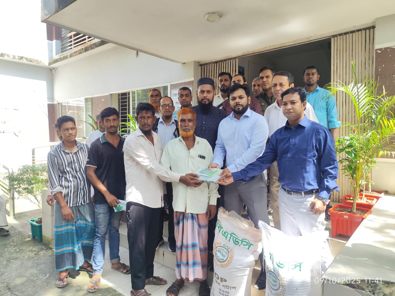 ফটিকছড়িতে বিনামূল্যে বীজ ও সার বিতরণ