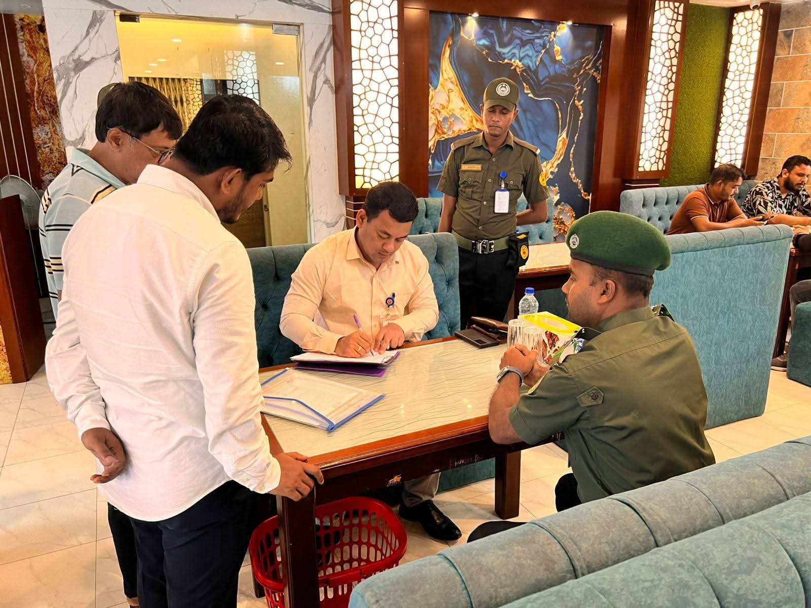 সন্দ্বীপে রেস্তোরাঁয় মোবাইল কোর্ট
