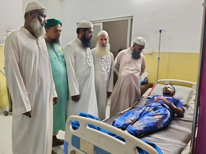 আহত মাদ্রাসাছাত্র সাইমুনের পাশে সন্দ্বীপ ইসলামী আন্দোলন ও আমজাদ হোসেন 