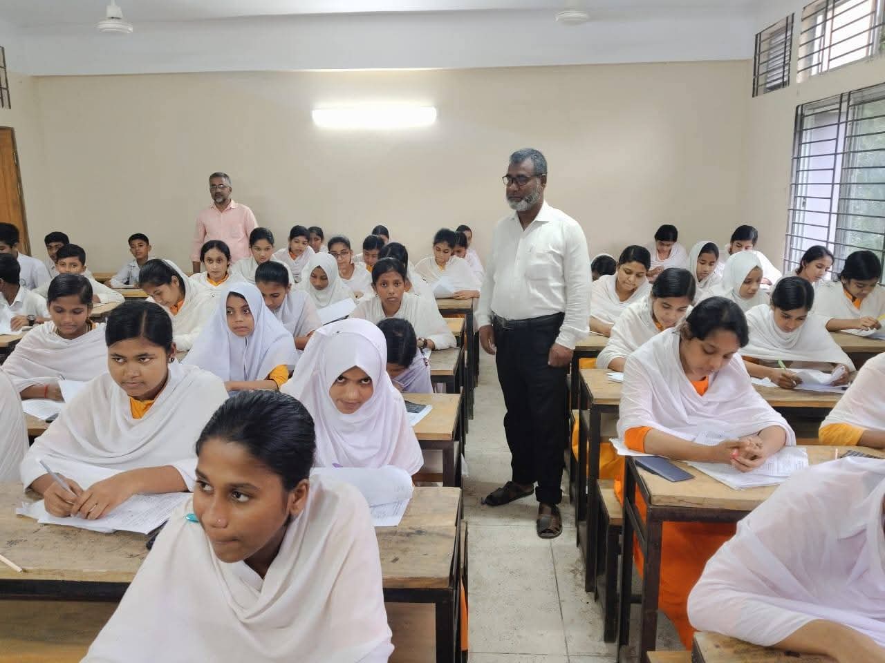 আলোকিত প্রজন্ম গড়তে কাজ করবে অধ্যাপক আমজাদ হোসেন কুইজ প্রতিযোগিতা
