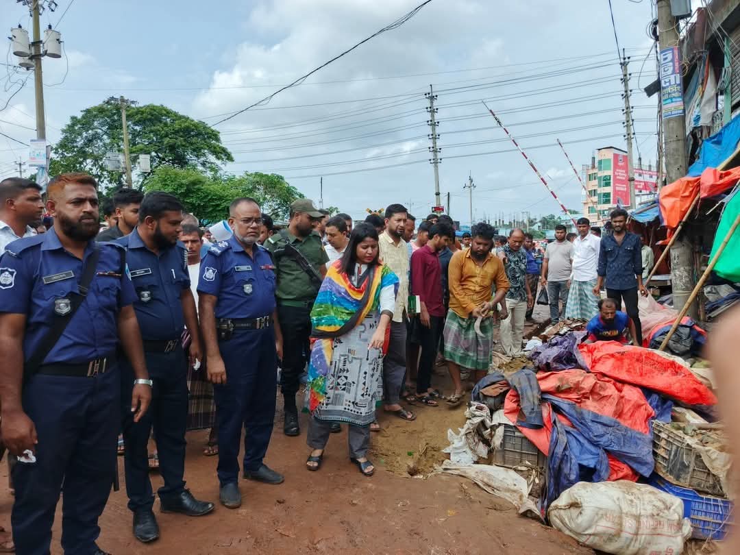 মীরসরাইয়ে ভ্রাম্যমাণ আদালতের অভিযানে গুঁড়িয়ে দেওয়া হলো অবৈধ স্থাপনা