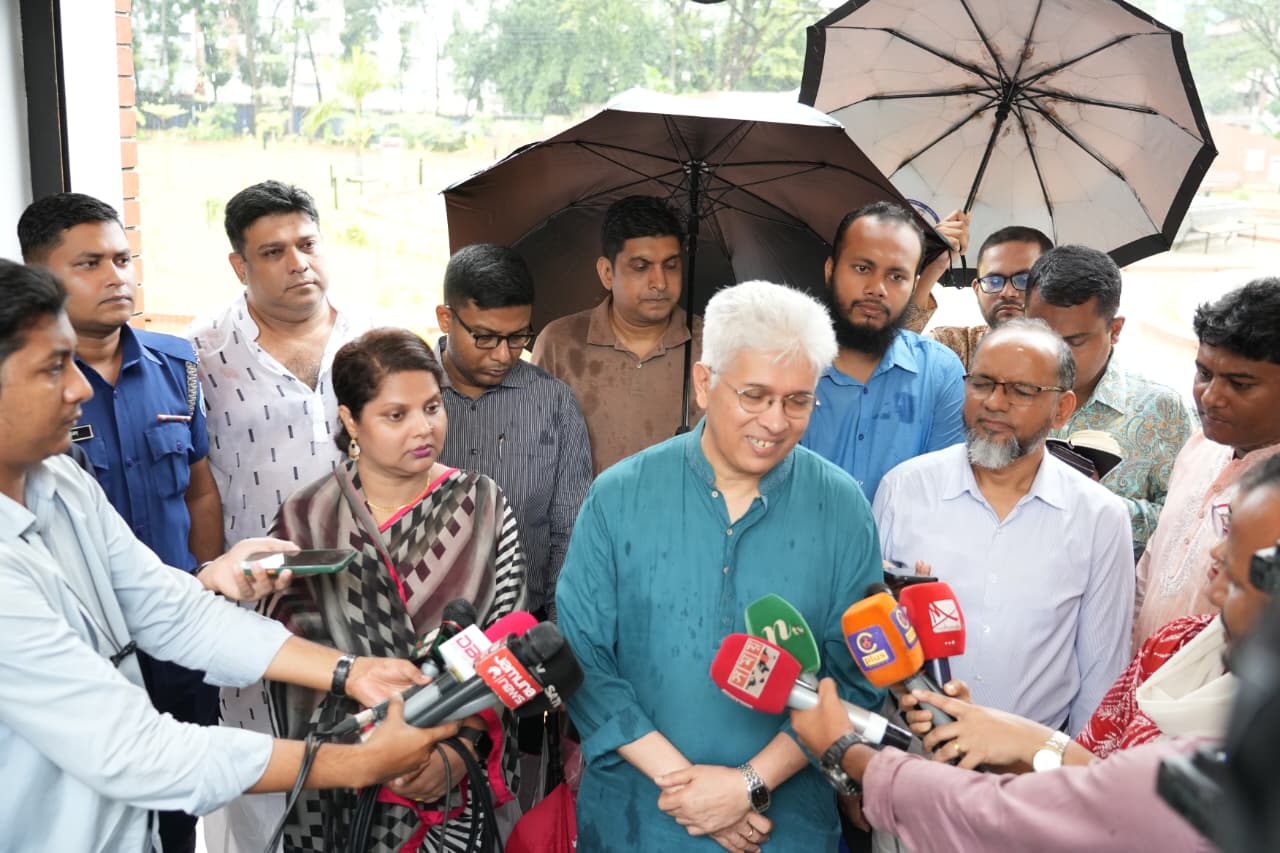 জুলাই শহীদদের স্মরণে স্থাপন হবে স্মৃতিস্তম্ভ: চট্টগ্রামে উপদেষ্টা আদিলুর রহমান খান