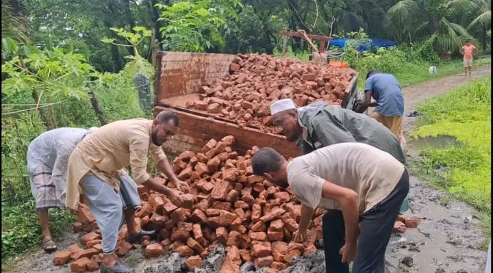 মুছাপুরে কানেক্টিং সড়ক সংস্কার কাজে জামায়াতের উদ্যোগ