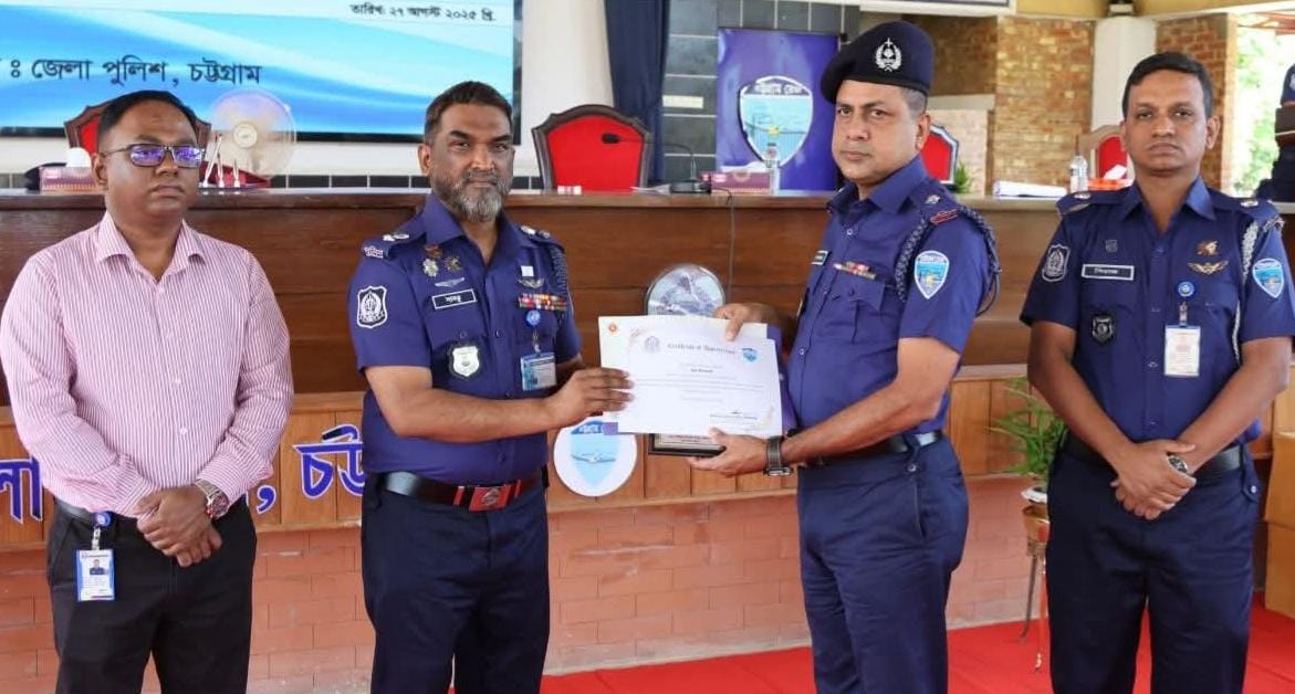 ফটিকছড়ি থানার ওসি নূর আহমেদ পেলেন পুলিশের বিশেষ পুরস্কার