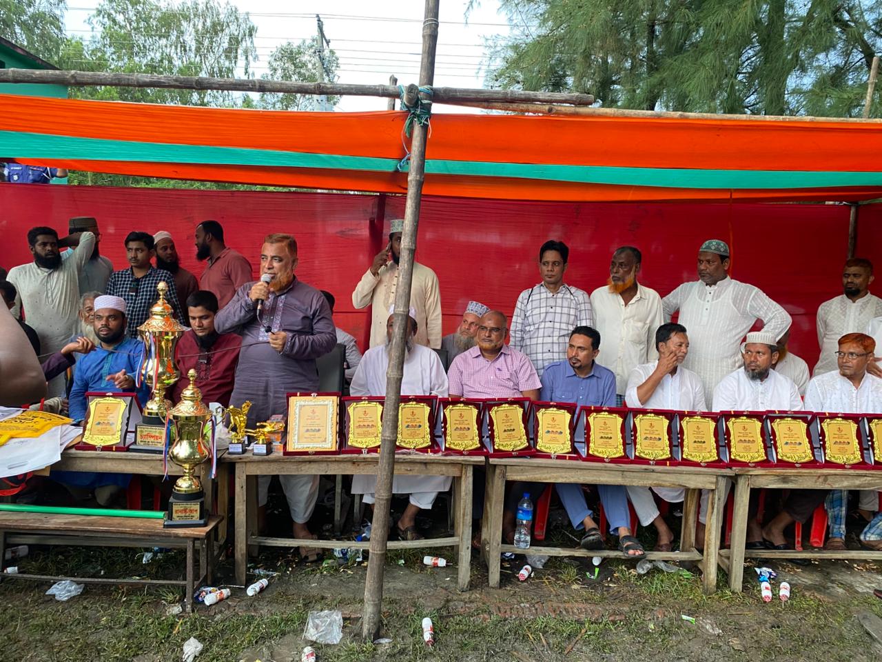 সন্দ্বীপে উড়িরচর যুব কল্যাণ পরিষদের আয়োজনে ফুটবল টুর্নামেন্টের ফাইনাল খেলা অনুষ্ঠিত 
