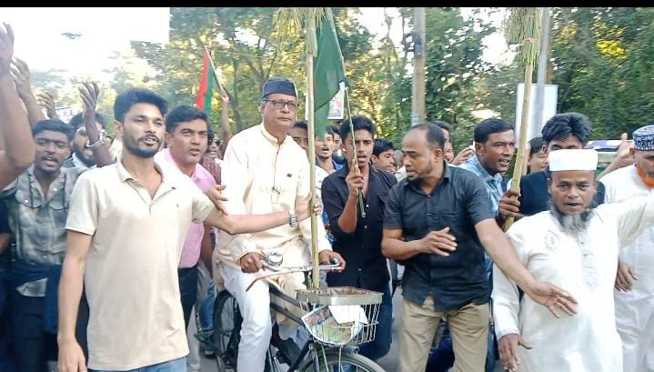 জনতার রাজনীতি করতে সাইকেলযাত্রা: আলোচনায় বিএনপির বেলায়েত হোসেন