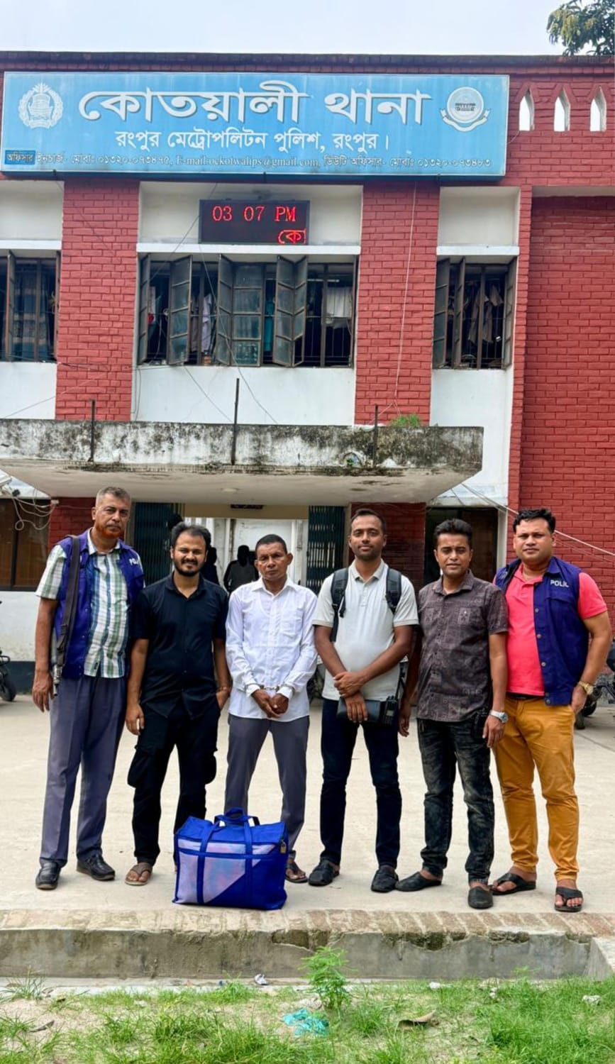 সীতাকুণ্ডে আইআইইউসি'র এটিএম বুথের লুট হওয়া ১৪ লাখ ৮৪ হাজার টাকা সহ সিকিউরিটি গার্ড আটক