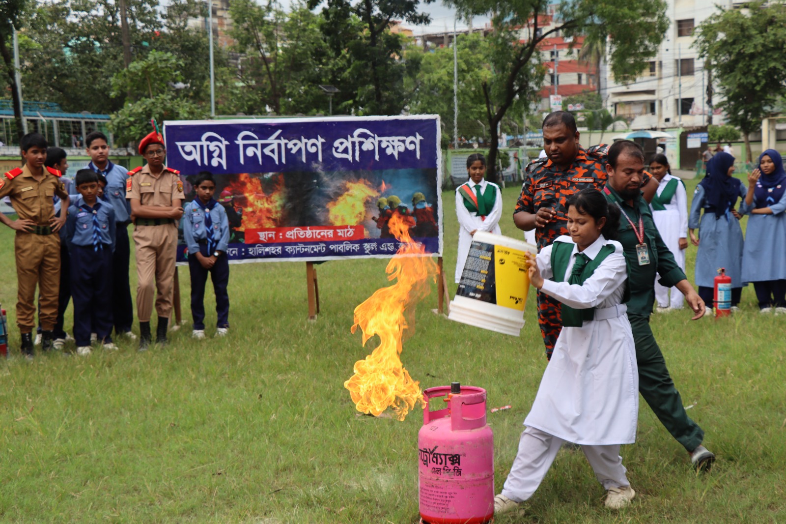 হালিশহর ক্যান্টনমেন্ট পাবলিক স্কুল অ্যান্ড কলেজে  অগ্নি নির্বাপন মহড়া–২০২৬ অনুষ্ঠিত