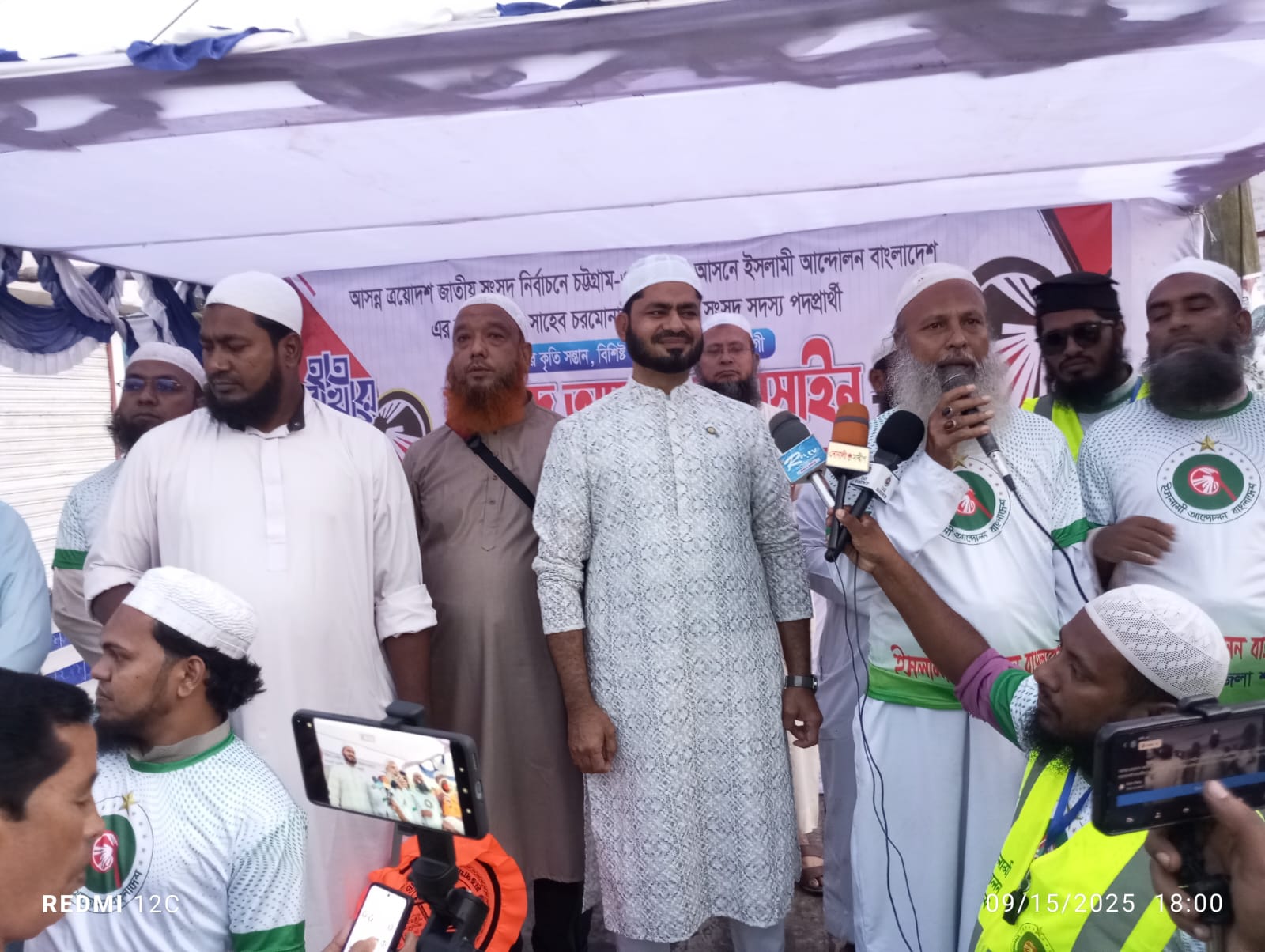 সন্দ্বীপে অধ্যাপক আমজাদ হোসাইনের পথসভা  “ক্ষমতার জন্য রাজনীতি করতে আসিনি, সন্দ্বীপকে উন্নয়নে বদলাতে চাই”
