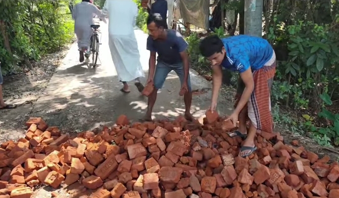 সন্দ্বীপে রাস্তা সংস্কারে নিজস্ব অর্থায়ন, উদ্যোগে অধ্যাপক আমজাদ