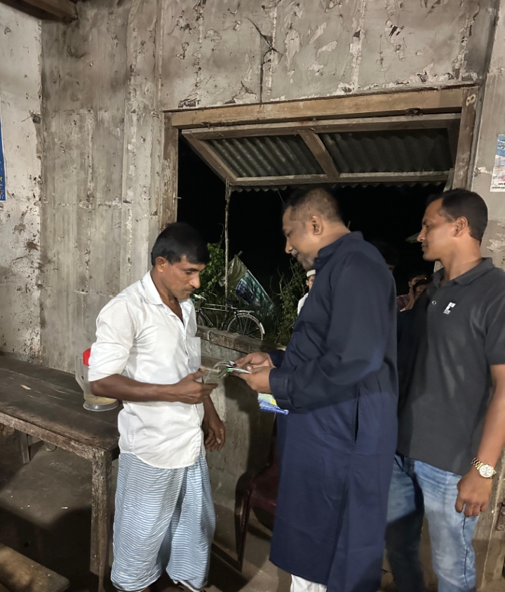সন্দ্বীপের মাঠে-ময়দানে চষে বেড়াচ্ছেন রফি উদ্দিন ফয়সাল। 