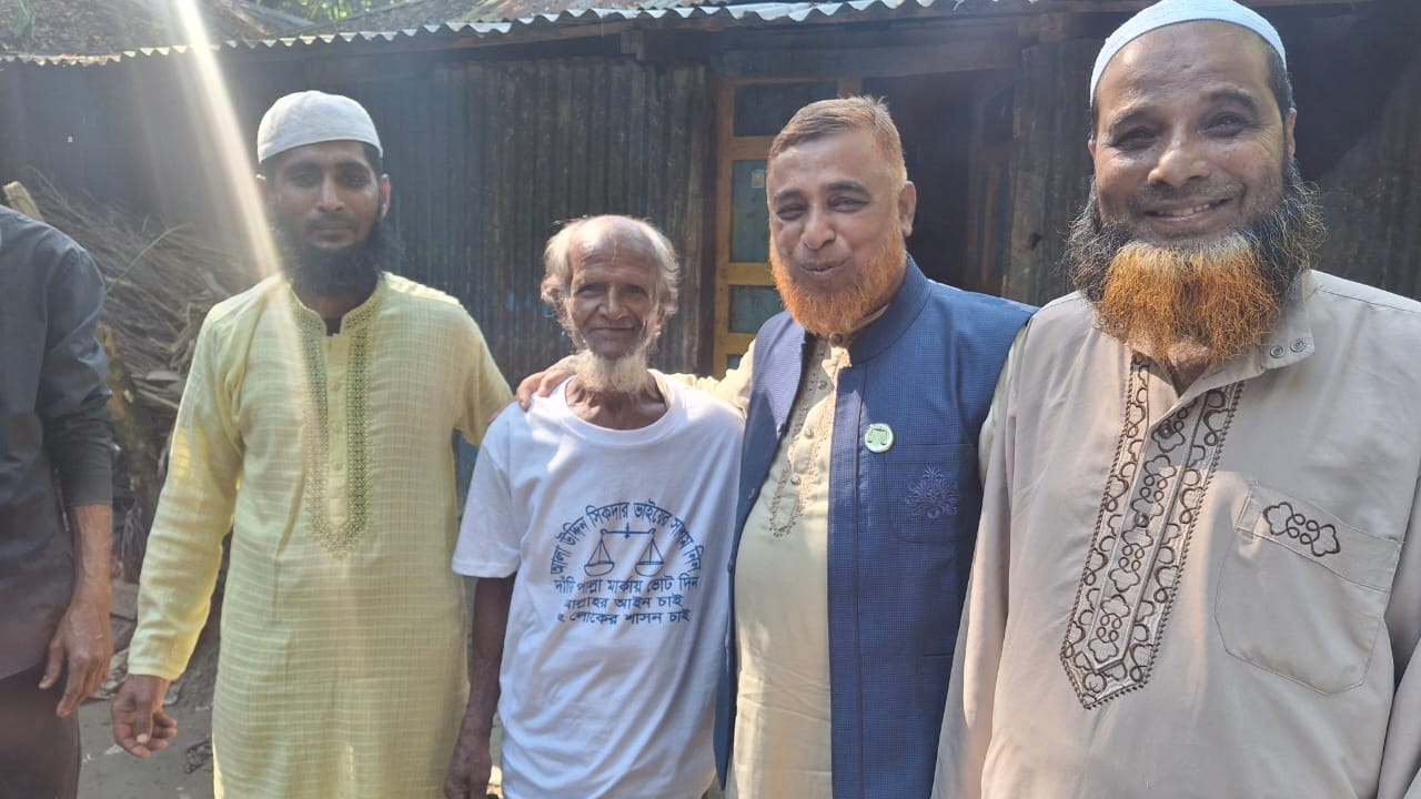 মুছাপুর ৪নং ওয়ার্ডে গণসংযোগ করছেন আলাউদ্দীন সিকদার