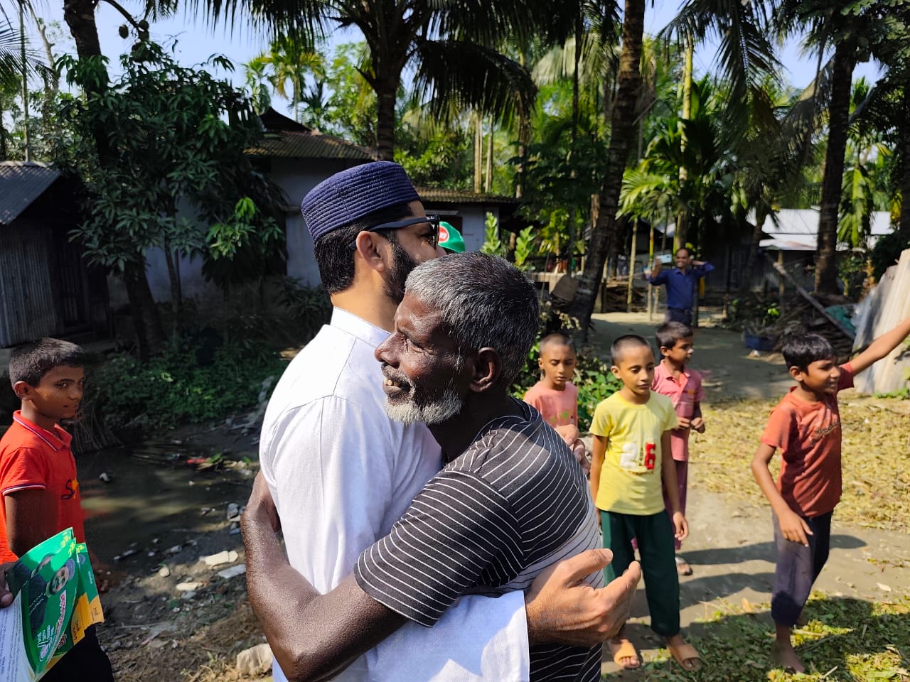 মানুষের দোরগোড়ায় সমস্যার খোঁজে এমপি প্রার্থী আমজাদ 