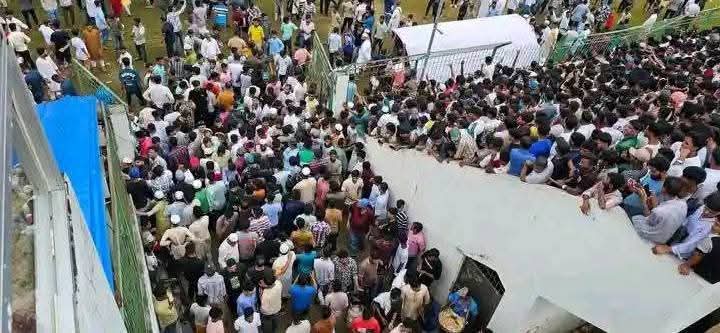 কক্সবাজার ডিসি গোল্ডকাপ ফুটবল টুর্নামেন্টের ফাইনাল খেলায় ক্ষুব্ধ দর্শকদের ভাংচুর ও অগ্নিসংযোগ! সদর ইউএনওসহ আহত ২০,খেলা স্থগিত 
