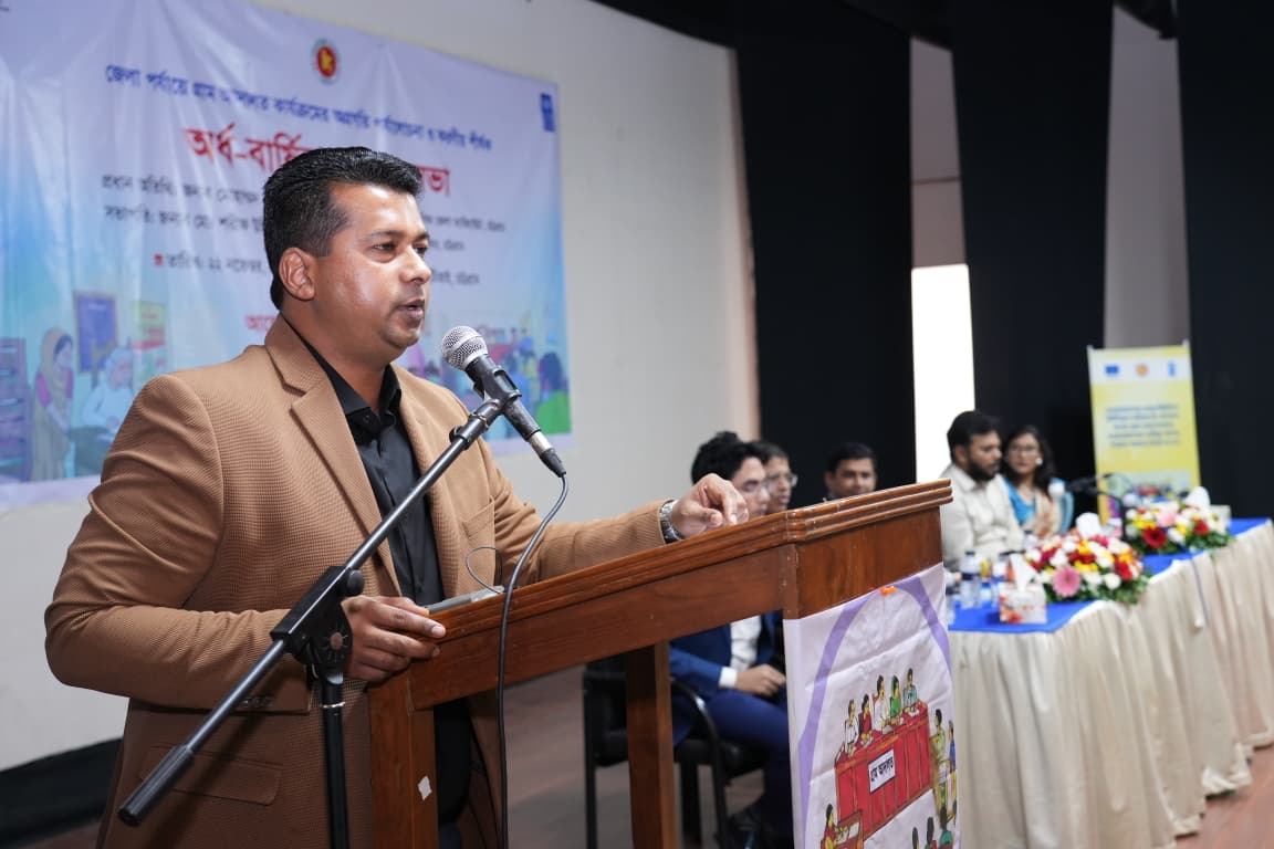 সেবাগ্রহীতাদের সঙ্গে উত্তম আচরণ নিশ্চিত করতে হবে—চট্টগ্রামের জেলা প্রশাসক