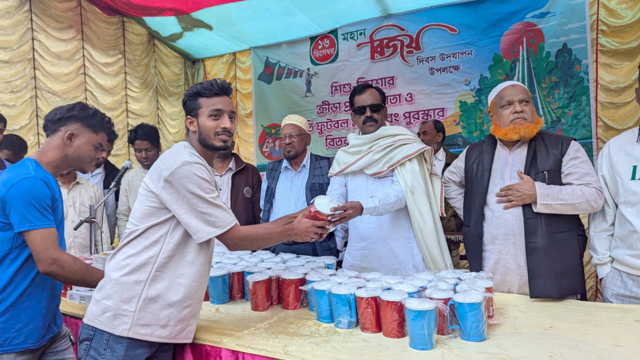 মহান বিজয় দিবস উপলক্ষে ফতেপুর-জোবরা নবযুগ ক্লাবের উদ্যোগে শিশু-কিশোর ক্রীড়া প্রতিযোগিতা ও প্রীতি ফুটবল ম্যাচ অনুষ্ঠিত