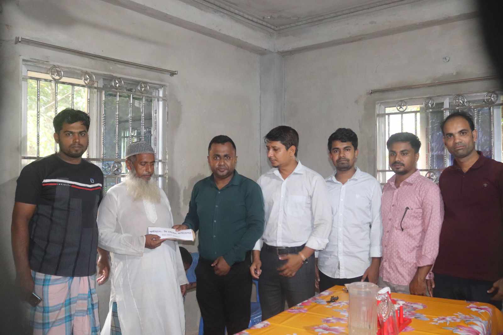 সন্দ্বীপে হেভেন ফাউন্ডেশনের আর্থিক অনুদান