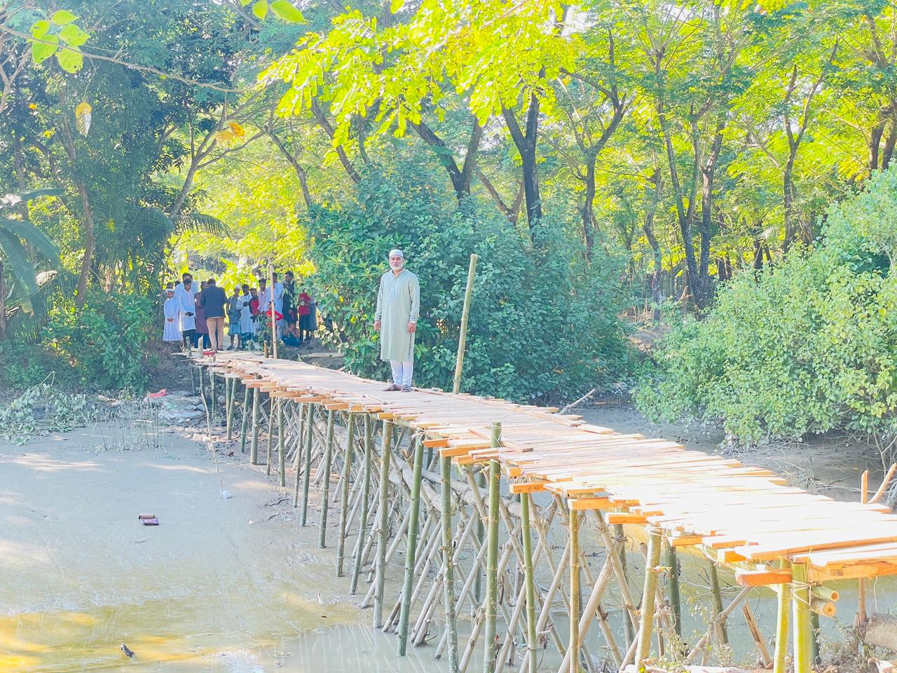 খালেদা জিয়ার সুস্থতা কামনায় সন্দ্বীপে ৫০০ পরিবারের চলাচলের জন্য কাঠের সেতু নির্মাণ করল রফী উদ্দিন ফয়সাল
