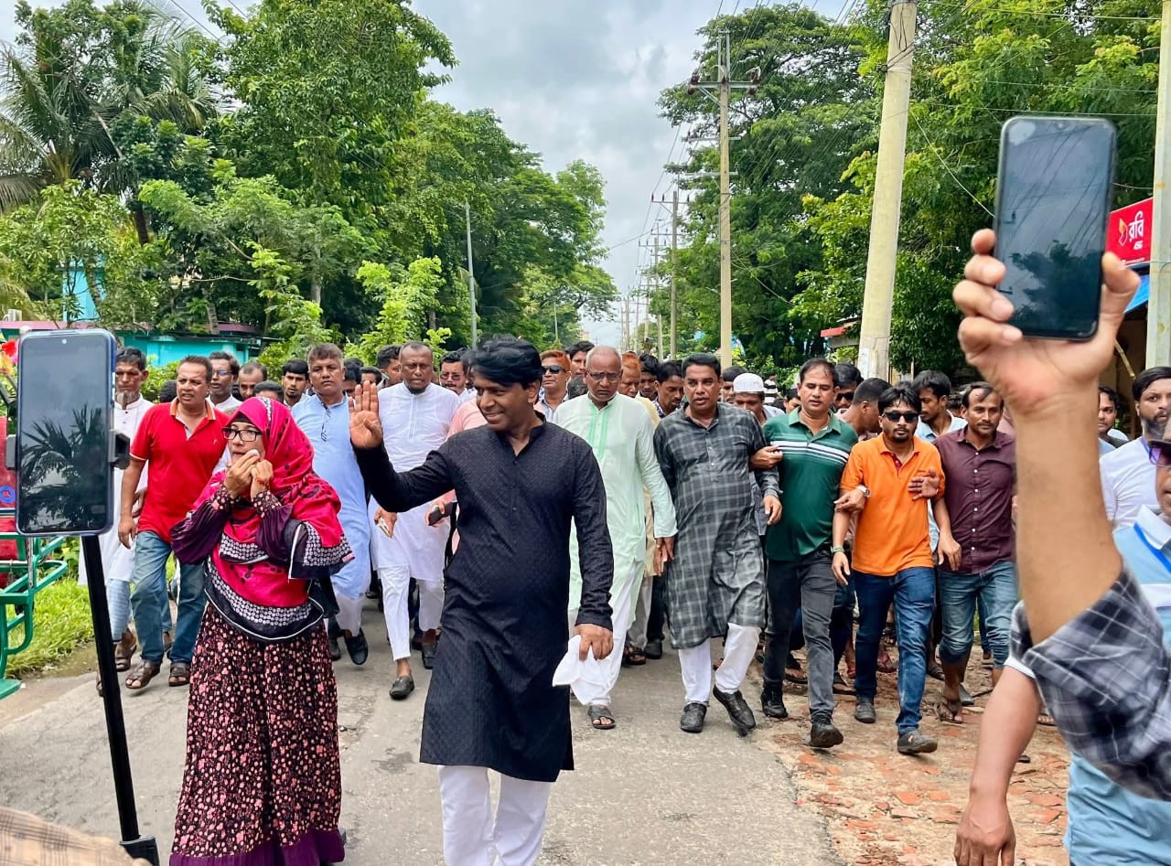 সন্দ্বীপে বিএনপি নেতা তারিকুল আলম তেনজিংয়ের গণসংযোগ